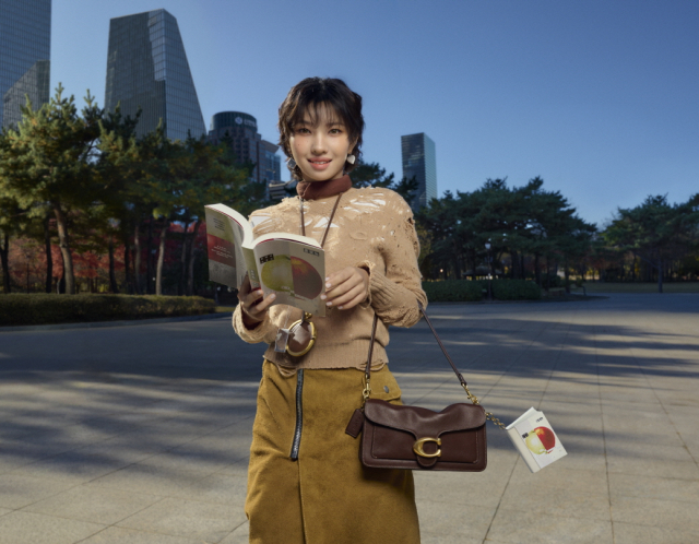 코치, 2026 봄 캠페인 ‘Explore Your Story 나의 스토리, 나만의 이야기’ 공개
