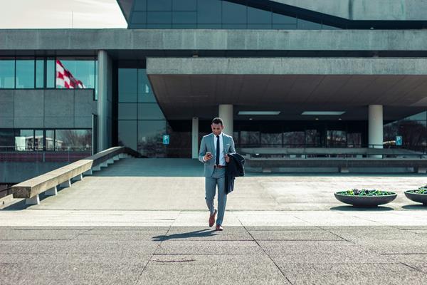 Holafly for Business 보고서: 기업의 79%, 디지털 중심의 기업 출장 유형이 새로운 표준으로 자리 잡아